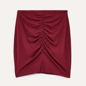 NWT Aritzia Talula Ruched Cordovan Mini Skirt Small